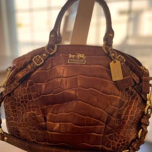 ✨✨PRICE DROP! Beautiful brown croc embossed vintage leather Coach bag